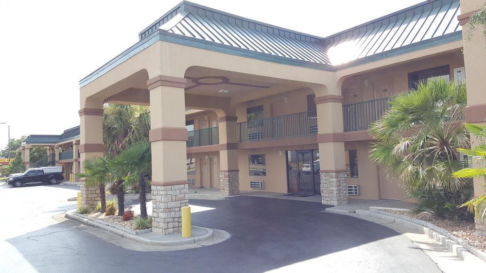 Super 8 By Wyndham Byron/South Macon Hotel Exterior photo