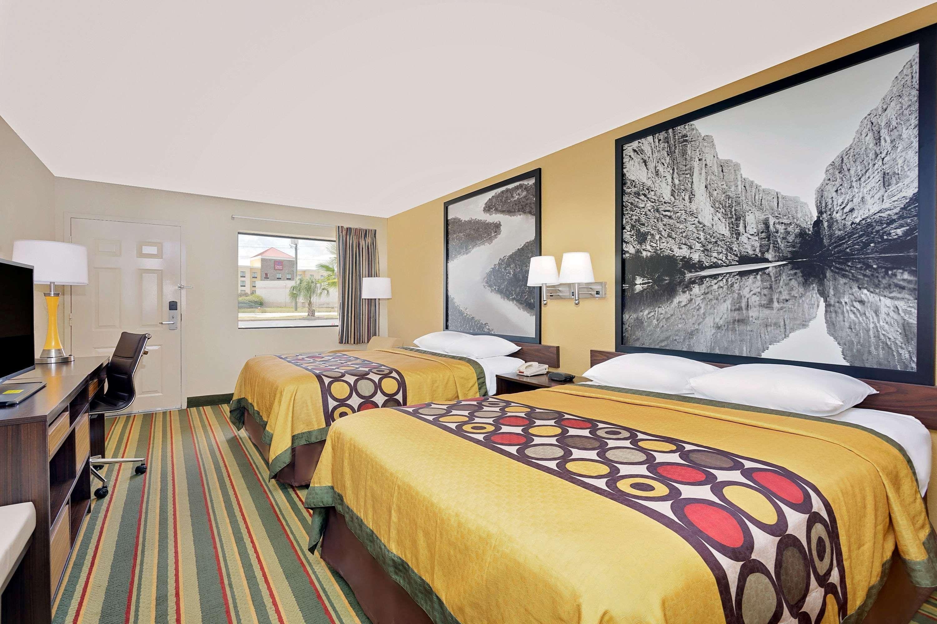 Super 8 By Wyndham Byron/South Macon Hotel Exterior photo