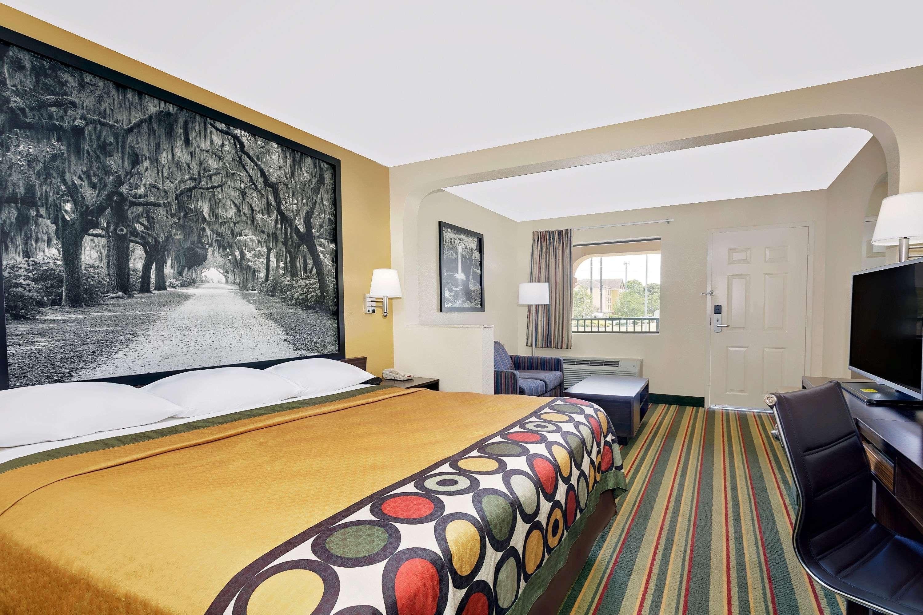 Super 8 By Wyndham Byron/South Macon Hotel Exterior photo