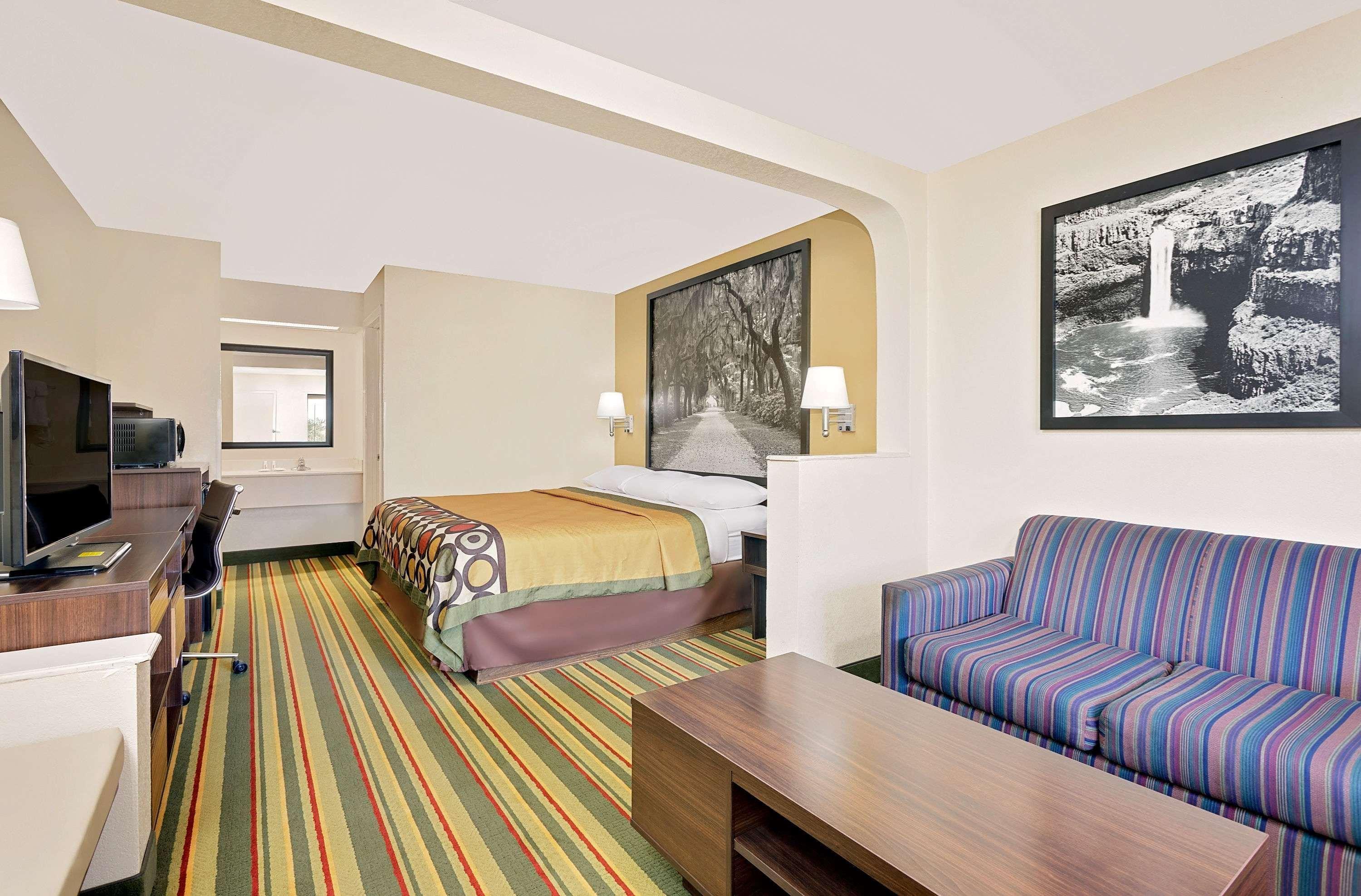 Super 8 By Wyndham Byron/South Macon Hotel Exterior photo