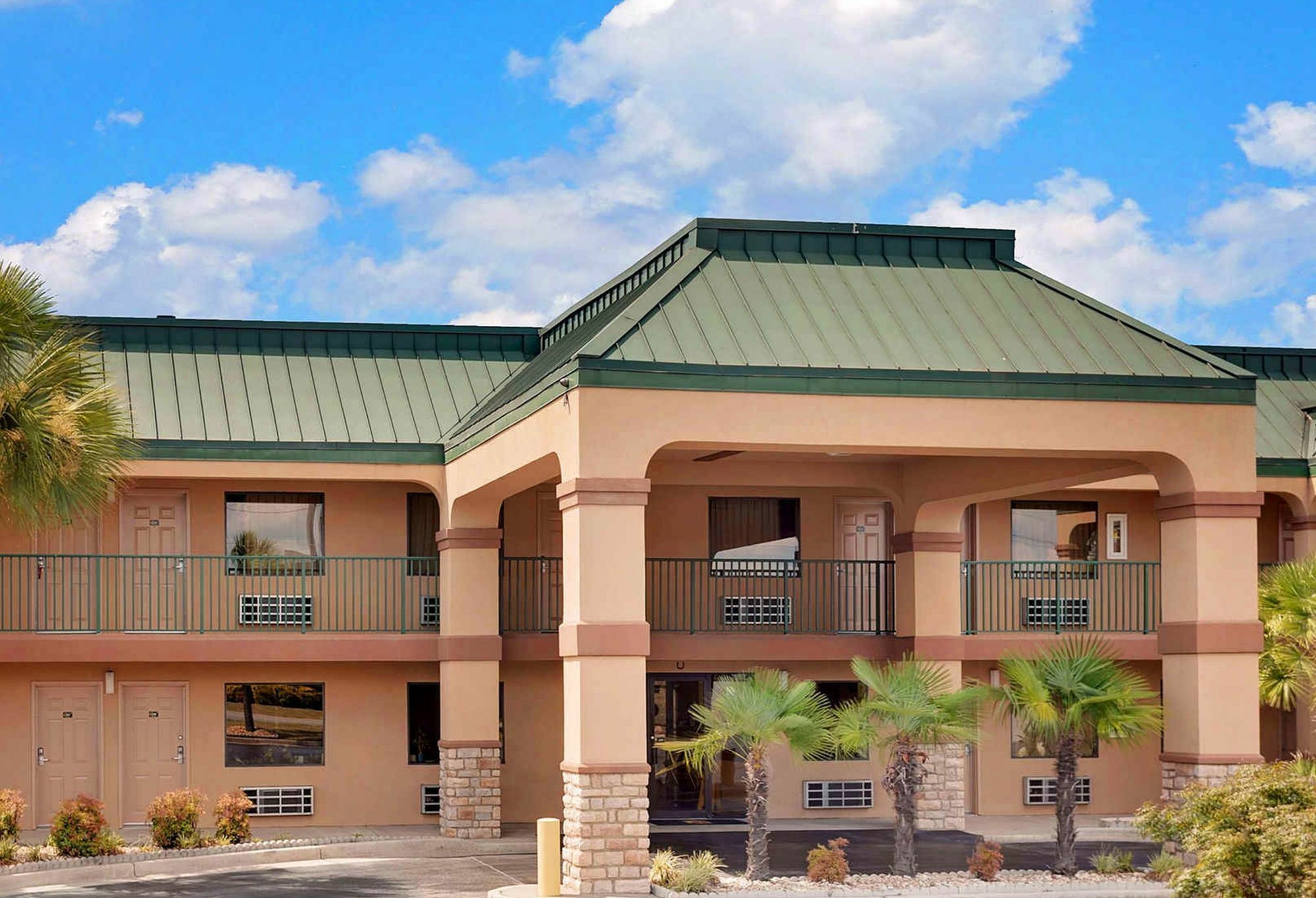 Super 8 By Wyndham Byron/South Macon Hotel Exterior photo